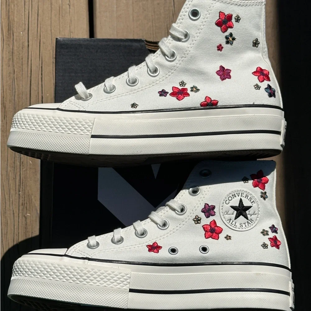 Converse Chuck Taylor Platform White Red Casual Sneaker Womens 6, Youth 4.5Y NEW